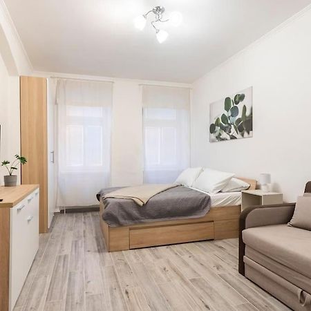 Ferienwohnung Apartman Vishegrad Karlsbad Exterior foto