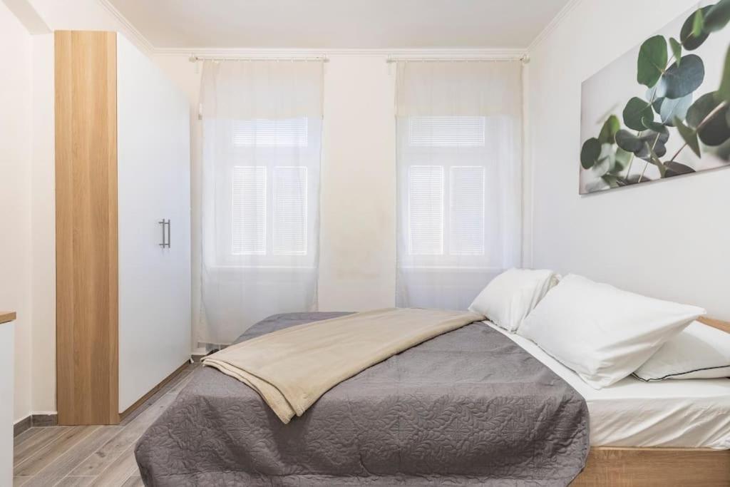 Ferienwohnung Apartman Vishegrad Karlsbad Exterior foto